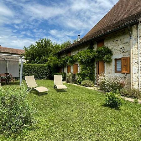 La Maison Des Commis Morestel Exterior photo