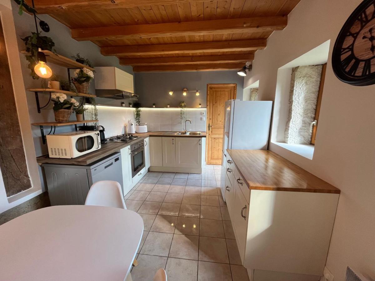 La Maison Des Commis Morestel Exterior photo